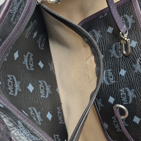 MCM Princess Lion Leather Tote Bag & Wallet - Picture 17 of 17